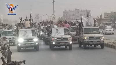 Procesión fúnebre por los mártires Issam Solan y Ramim Masahli en el distrito de Abs, Hajjah