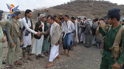 El vicegobernador de Al-Dhale'a inspecciona las condiciones de la 151.ª Brigada acantonada en Taiz