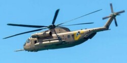 Widerstandskämpfer schießen auf einen zionistischen Hubschrauber am Himmel von Tulkarm