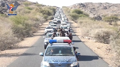 Procesión fúnebre del difunto jeque Suwad Al-Awadhi en el distrito de Radman, Al-Bayda