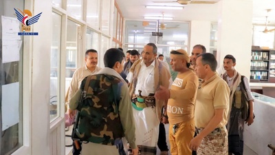 El Gobernador de Hodeidah revisa la situación del suministro eléctrico y las iniciativas para mejorar el servicio