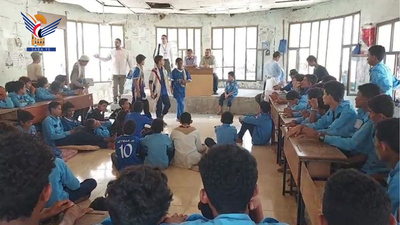 El Primer Vicegobernador de Hodeidah inaugura actividades de sensibilización tecnológica en los cursos de verano