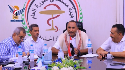 El gobernador de Hodeidah inspecciona la disciplina del personal en el Hospital General Al-Thawra