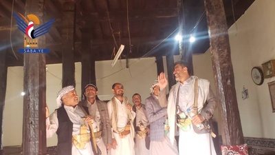 Hajjah inspecciona las mezquitas Al-Hijrah y Al-Mahdi en Bani Al-Awam