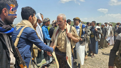 Los Dirigentes de la autoridad local de Al-Dhale'a visitan a las tropas estacionadas en la Cuarta Región Militar en Taiz.