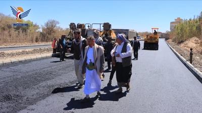 Finalización de la fase final del asfaltado de la calle 30 en el área de Shamlan del distrito de Hamdan