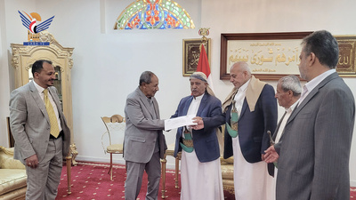 El Presidente del Consejo de Parlamento recibe la declaración de situación financiera del miembro de la Autoridad Anticorrupción, Ahmed Al-Sheikh
