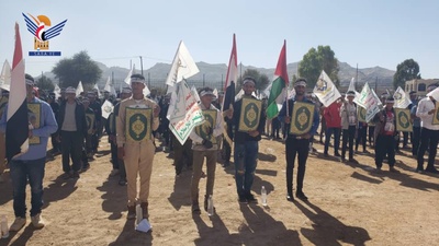 Gobernación de Al-Dhali': Estudiantes de las escuelas del distrito de Juban realizaron una vigilia condenando la profanación del Sagrado Corán.