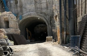 El nuevo túnel de la entidad sionista: Una herida profunda en el corazón de Jerusalén y los cimientos de la mezquita de Al-Aqsa