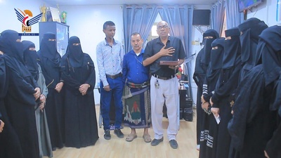 El Departamento de Educación del Distrito de Al-Mina, Hodeidah, distinguió hoy a las escuelas ganadoras del Programa de Logros de Calidad Educativa