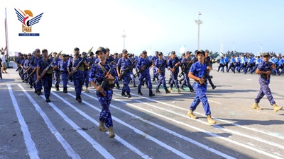 Hodeidah: Un desfile militar de unidades de seguridad en preparación para la próxima ronda de combates.