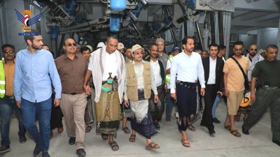 Visita y colocación de la primera piedra de varias fábricas en la zona industrial de Hodeidah
