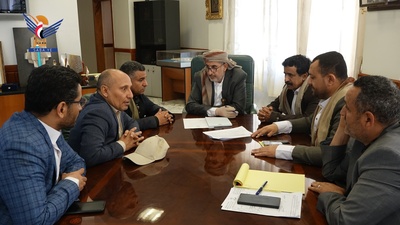 Debatiendo formas de mejorar la cooperación entre los Ministerios de Petróleo y Minerales y de Electricidad y Agua