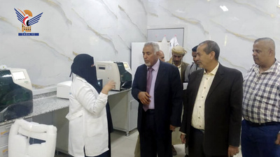 Inspección de la disciplina del personal en el Hospital Universitario de Kuwait y el Centro Nacional de Laboratorios de Salud Pública