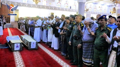 Al-Hudaydah: Cortejo fúnebre por los mártires Al-Jarmozi y Mansour