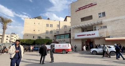 استشهاد فلسطيني وإصابة آخرين في قصف العدو الإسرائيلي محيط مدرسة بمخيم النصيرات