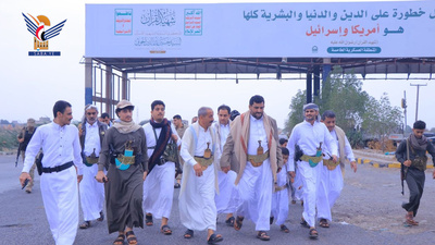 El vicegobernador de Hodeidah inspecciona las tropas en el distrito de Bajil con motivo del Eid al-Fitr