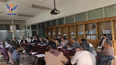 Una reunión en el Ministerio de Transporte y Obras Públicas abordó el progreso de las actividades benéficas y el programa de Ramadán en el distrito de Azal