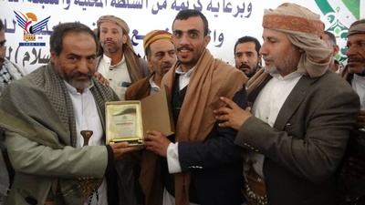 Homenaje a 800 estudiantes de las escuelas de la Generación del Corán del distrito de Bani Al-Harith