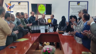 Entrega el Escudo Acreditación Institucional de Oro a la Facultad de Educación, Khawlan
