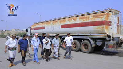 La Corporación de Aguas de Hodeidah recibe 50.000 litros de diésel donados por el Grupo Thabet Brothers