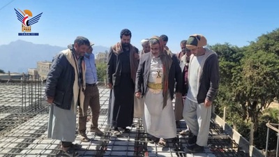 Inspeccionó el progreso de las obras de construcción del edificio de oficinas de la Autoridad de Dotaciones y Orientación en Al Mahwit.
