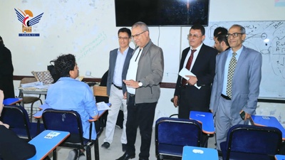 El rector de la Universidad de Ibb inspecciona los exámenes finales de la Facultad de Odontología
